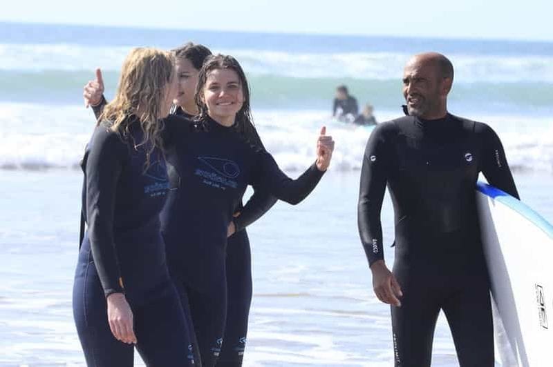 Billet Taghazout : cours de surf en groupe avec équipement