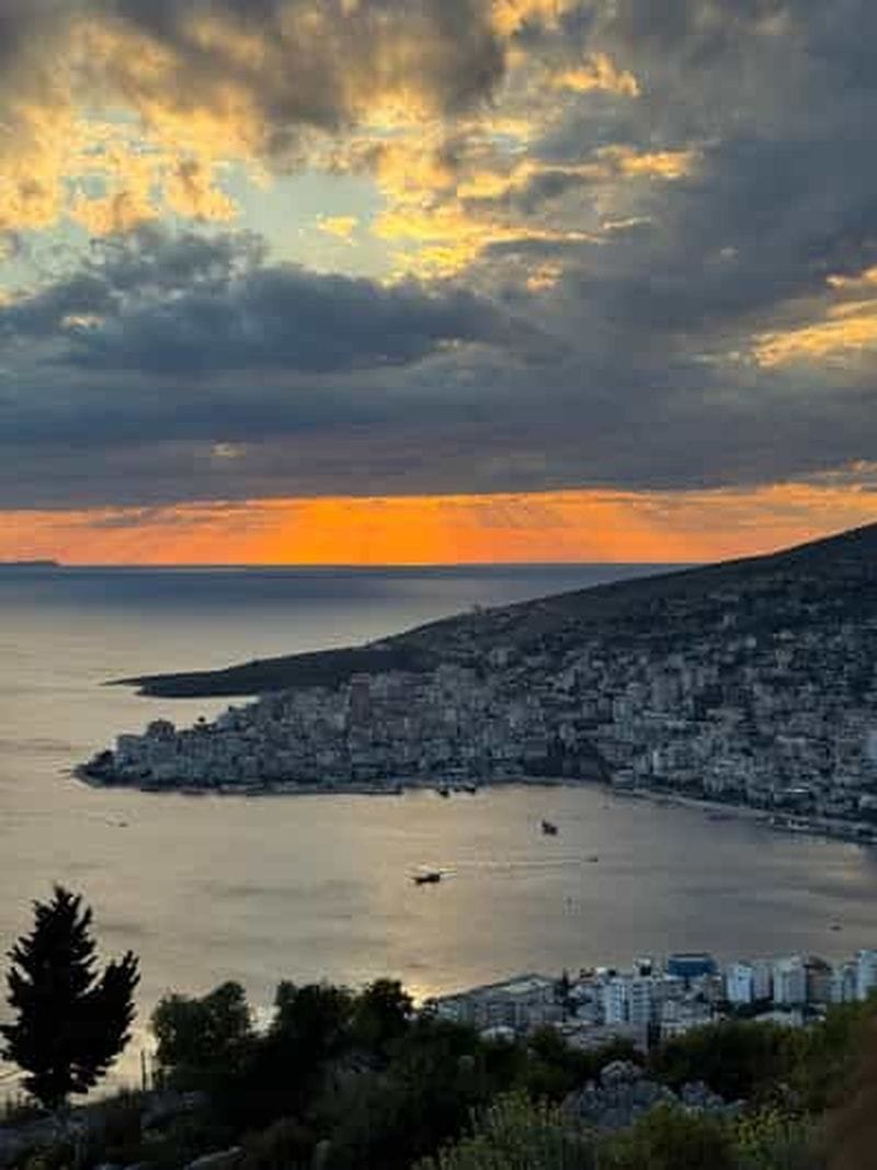 Billet Depuis Ksamil et Saranda : Blue Eye et château de Lekursi au coucher du soleil