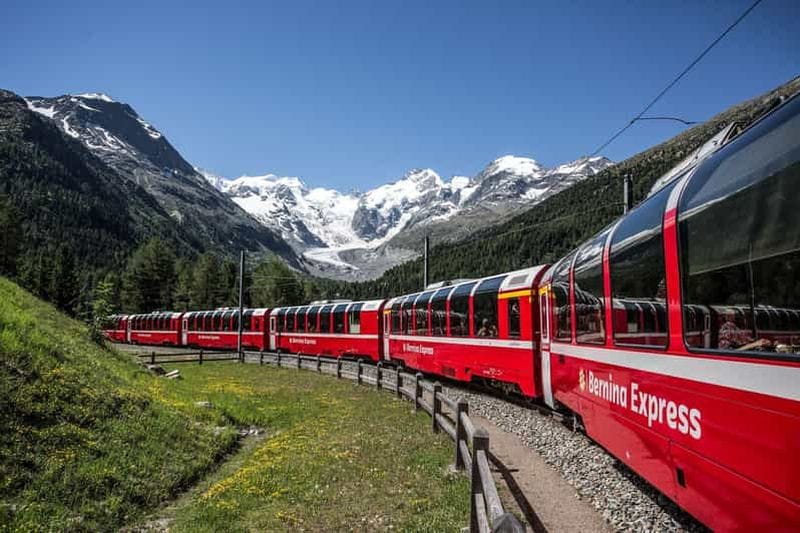 Billet Depuis Milan : Alpes suisses et Saint-Moritz en train rouge de la Bernina