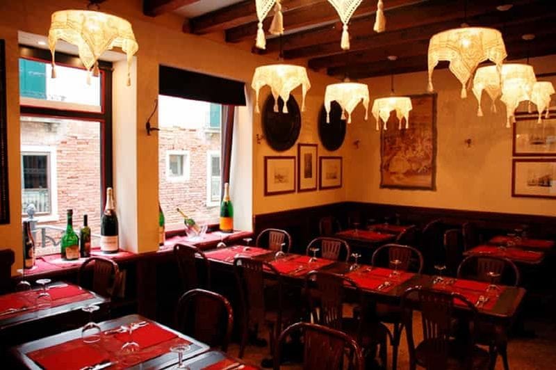 Billet Dîner de 2 plats dans un restaurant vénitien typique