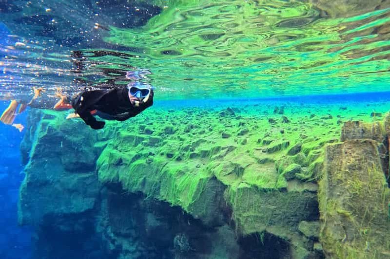 Billet Silfra : Excursion de plongée avec masque et tuba dans les fissures avec photos sous-marines