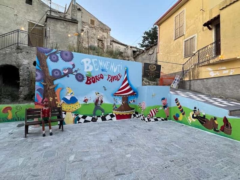 Billet Belcastro : visite privée du village des contes de fées entre histoire et peintures murales