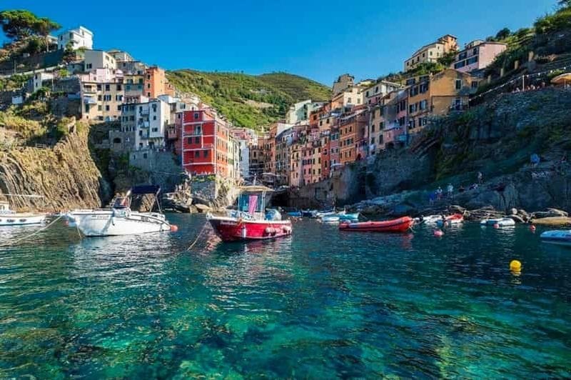 Billet Sortie en bateau de jour ou au coucher du soleil dans les Cinque Terre au départ de Monterosso – Petit groupe