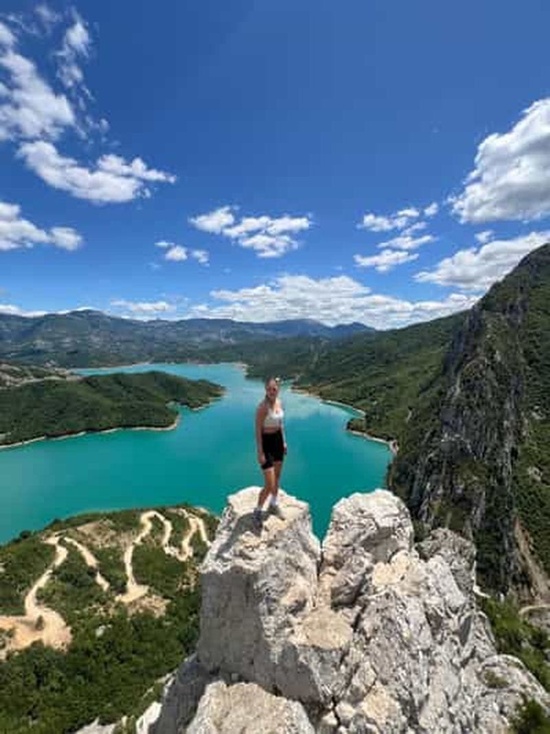 Billet Visite d'une journée au lac de Bovilla et randonnée sur le mont Gamti / Prise en charge à l'hôtel