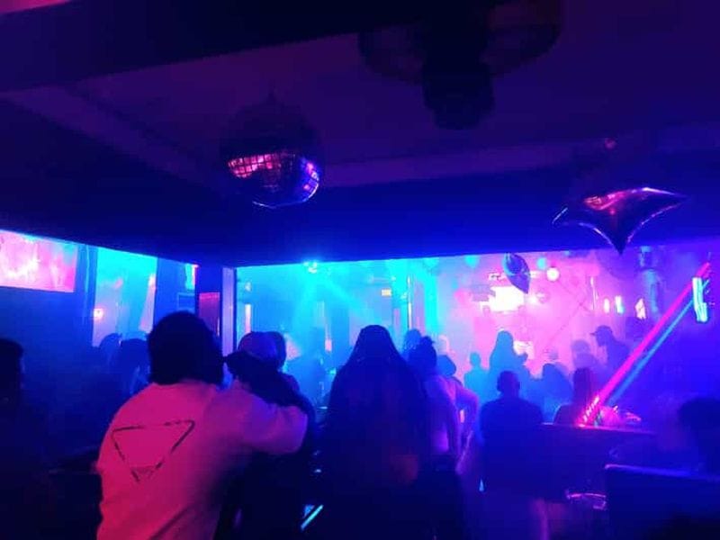 Billet Lomé : visite de nuit avec guide particulier et dîner sur la plage