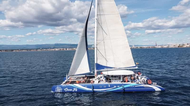 Billet Cambrils : croisière en catamaran avec boissons, déjeuner et baignade