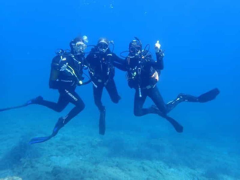 Billet Paros : expérience de plongée sous-marine en petit groupe pour débutants