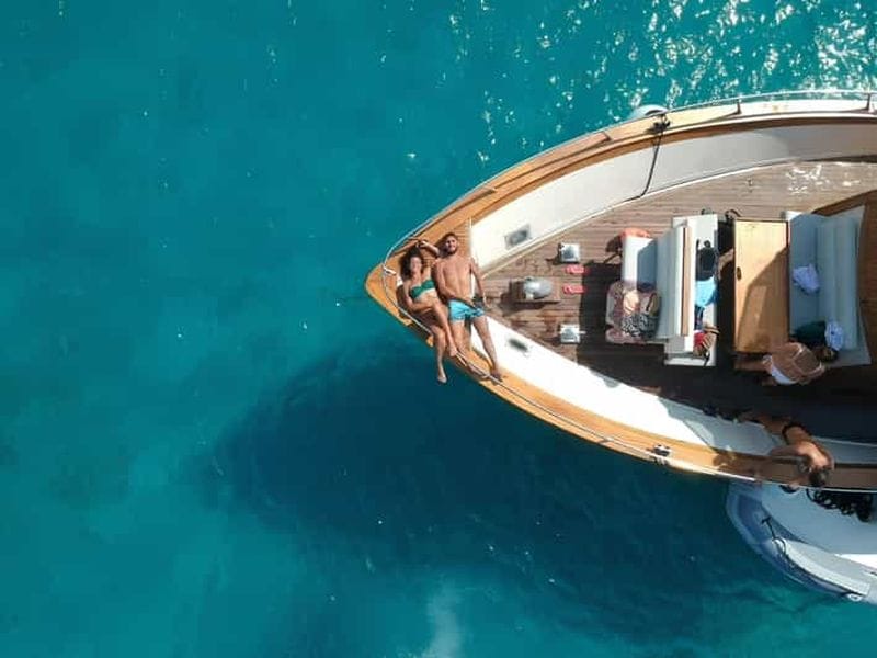 Billet Forio : Tour en bateau de l'île d'Ischia avec déjeuner local et baignade