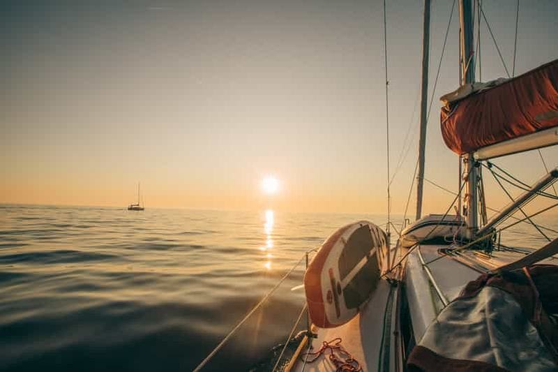 Billet Hvar : Une expérience romantique de navigation au coucher du soleil à bord d'un yacht confortable