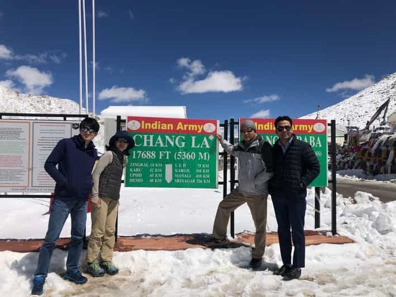Billet "Circuit d'une journée de Leh au lac Pangong : Une journée de merveilles tranquilles