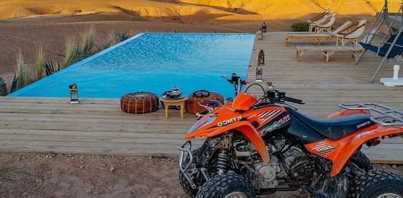 Billet Aventure dans le désert d'Agafay au coucher du soleil : quad, dromadaire, dîner et spectacle