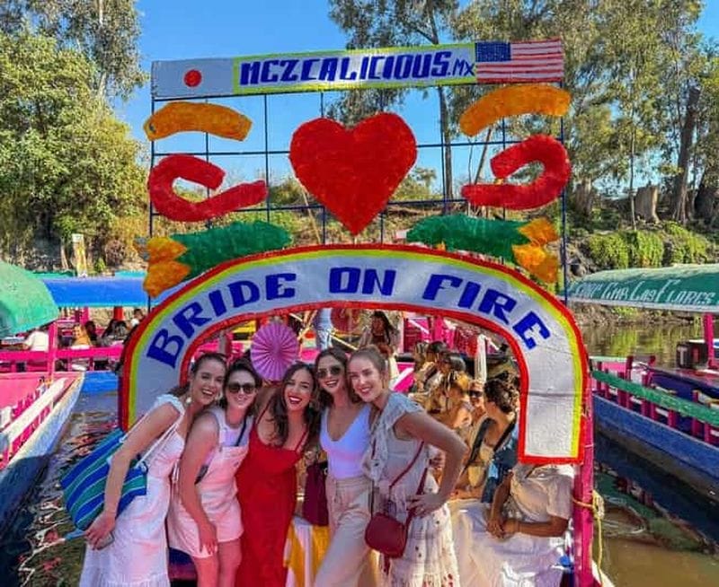 Billet Mexico : croisière festive à Xochimilco avec boissons illimitées