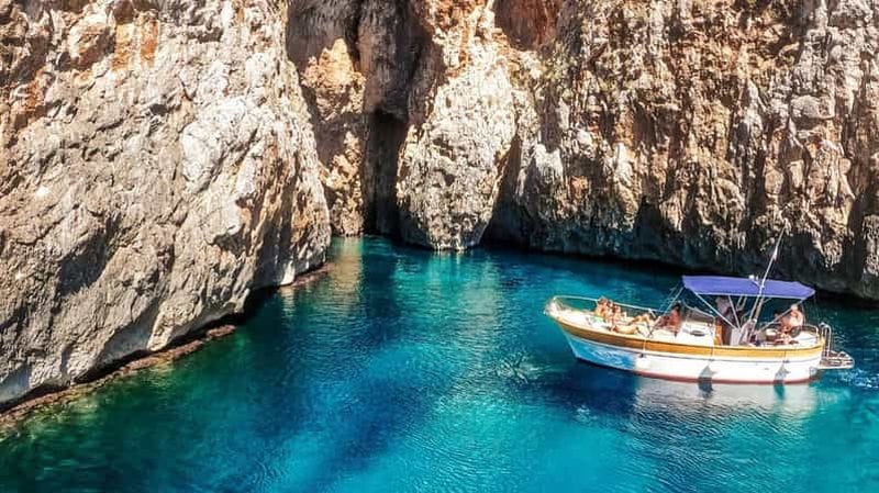 Billet Depuis Leuca : sortie en bateau sur l'Adriatique, grottes et baignade