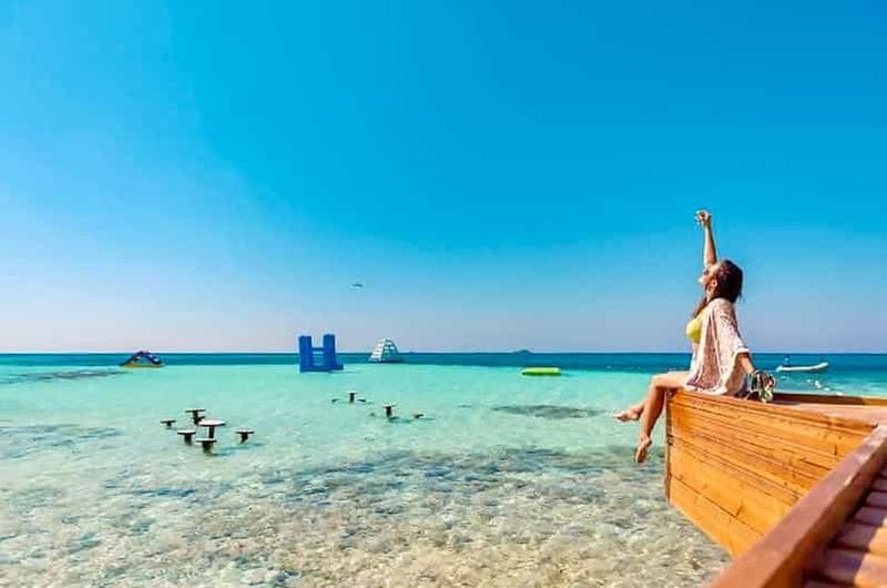 Billet Hurghada : Orange Bay et île de Magawish en hors-bord avec fruits