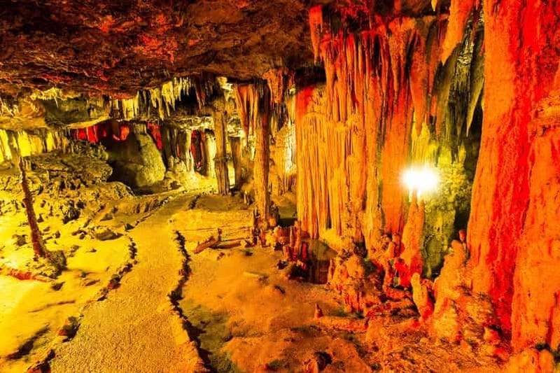 Billet Depuis Malaga : accès prioritaire aux grottes de Nerja et Frigiliana