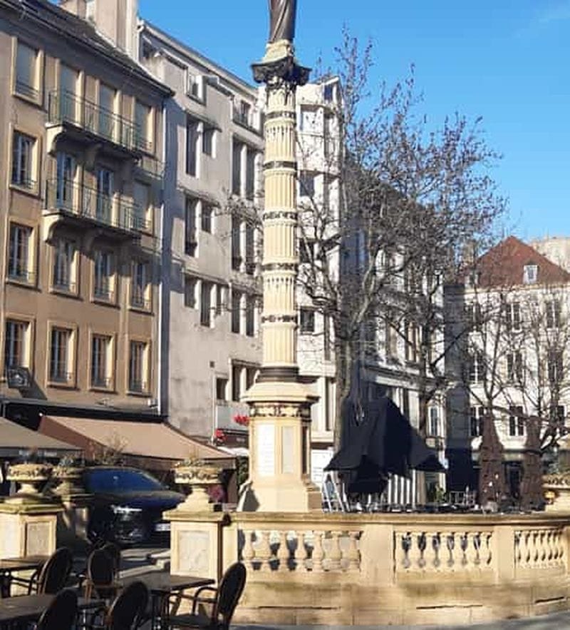 Billet Metz: visite historique guidée à pied de lieux importants de la ville