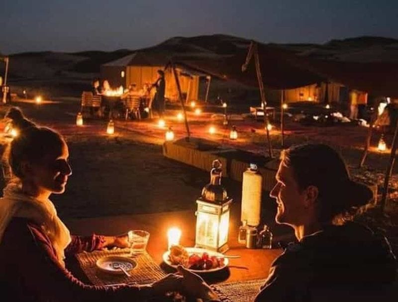 Billet Marrakech : Coucher de soleil dans le désert d'Agafay, balade à dos de chameau et dîner-spectacle
