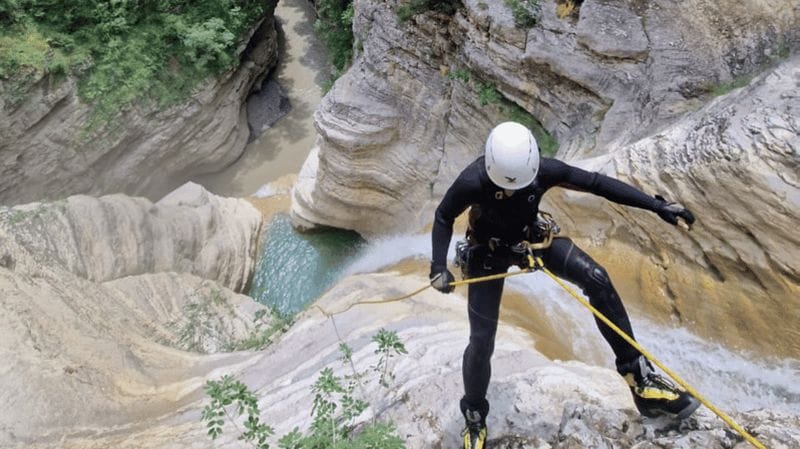 Billet Au départ de Berat : aventure de canyoning dans le canyon d’Osumi, à la cascade de Bigazi
