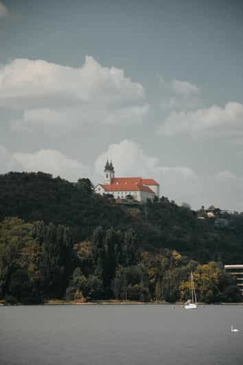 Billet Budapest : randonnée dans la péninsule de Tihany et excursion à l'abbaye