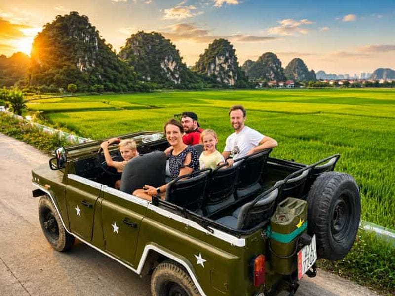 Billet Visite en jeep de Ninh Bình : sortie en bateau à Trang An et coucher de soleil à la grotte de Mua