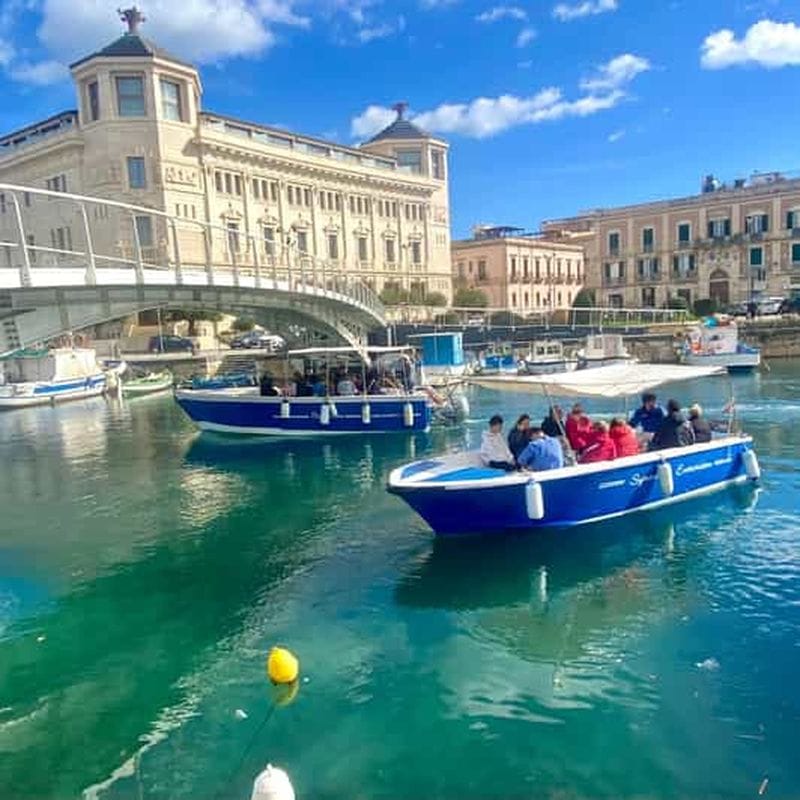 Billet Syracuse : visite d'Ortygie et des grottes avec un skipper local