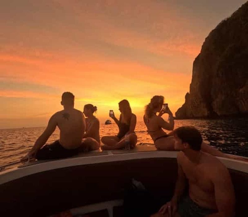 Billet Depuis l'île de Phi Phi : coucher de soleil à Maya Bay et plancton en hors-bord