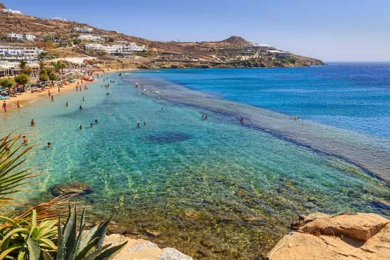 Billet Mykonos : transfert en bateau de croisière à Paradise Beach avec transats