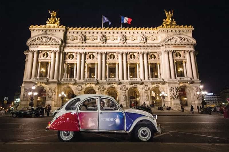 Billet Paris : Découvrez Paris de nuit dans une voiture ancienne avec un habitant de la ville