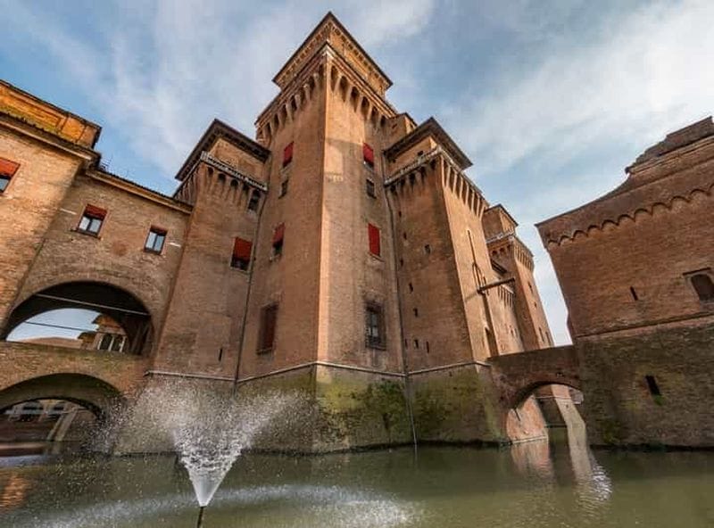 Billet Ferrare : visite guidée du château d'Estense