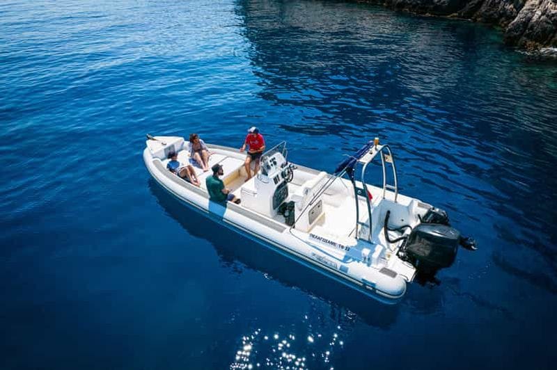Billet Folegandros : sortie en bateau privé de 4 heures : hors-bord de 8 mètres