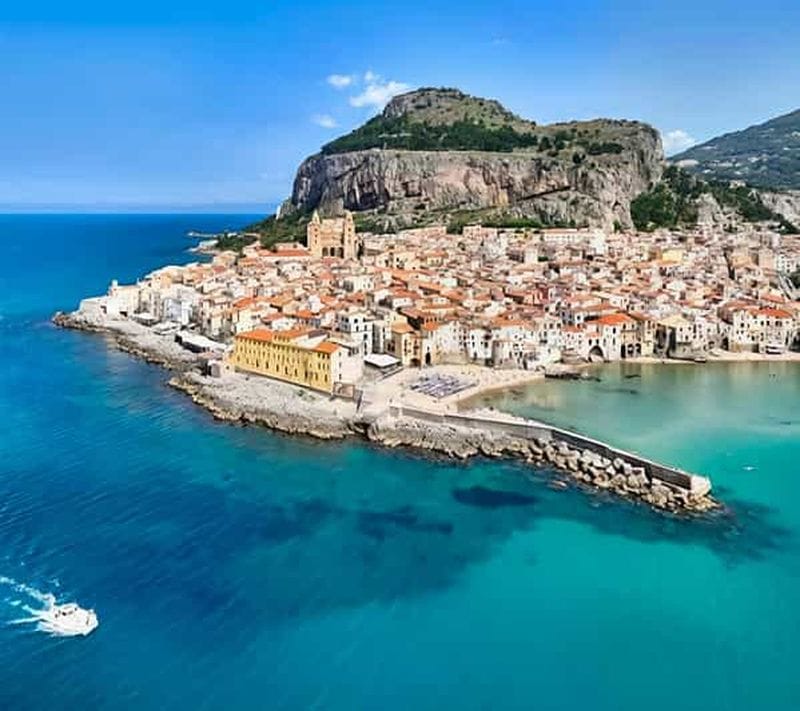 Billet Cefalù : Mini Yacht avec arrêts plongée, grottes et apéritif
