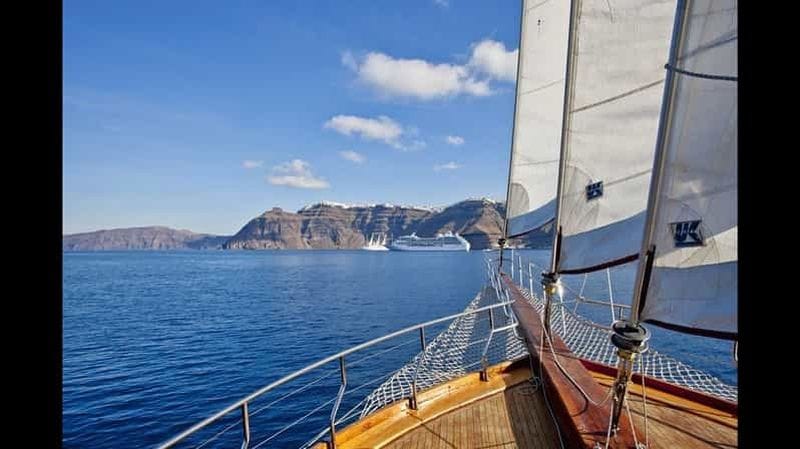 Billet Sortie en bateau : volcan de Santorin et sources chaudes