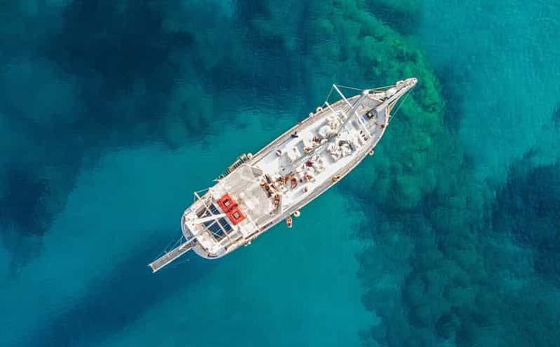 Billet Rhodes : tour en bateau avec plongée avec tuba, buffet gastronomique et open bar