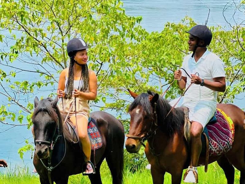 Billet Excursion à Jinja : chutes de Ssezibwa, promenade à cheval et croisière