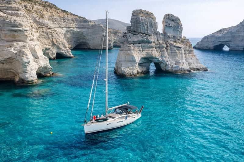 Billet Milos : croisière en voilier vers la baie de Kleftiko, repas et boissons