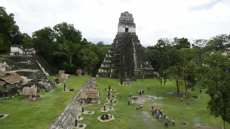 Billet Au départ de Flores : visite guidée des ruines de Tikal