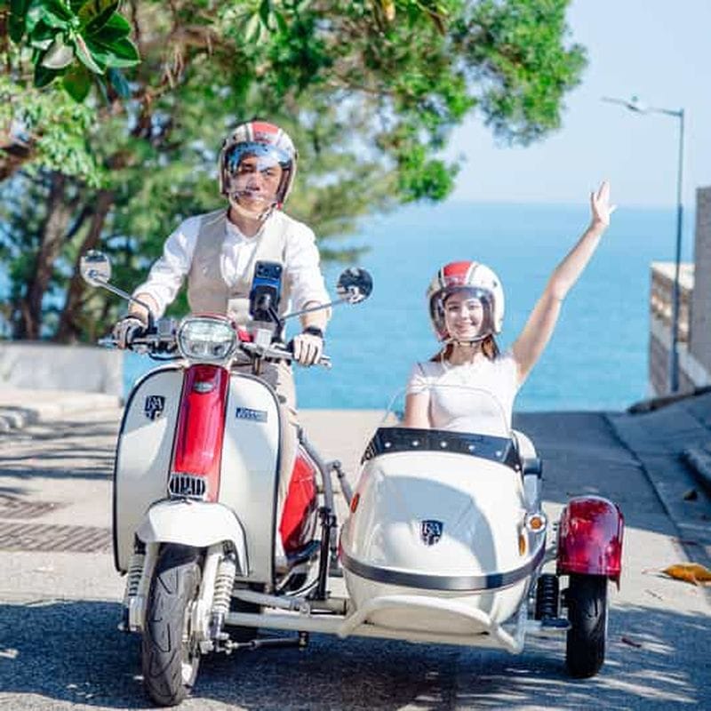 Billet La nature pittoresque de l’île de Hong Kong : cabine photo mobile en side-car