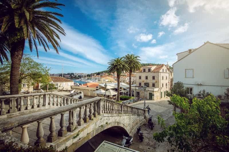 Billet KORČULA : Patrimoine côtier et tradition viticole (visite semi-privée)
