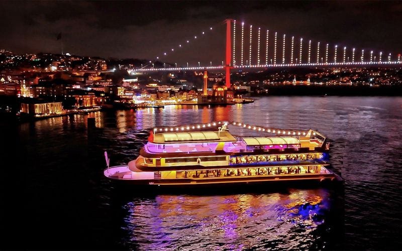 Billet Dîner-croisière sur le Bosphore avec spectacle turc et table privée