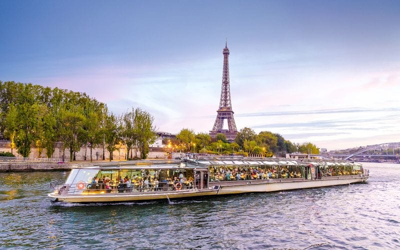 Billet Bateaux Parisiens : Dîner-croisière sur la Seine avec menu français de haute qualité