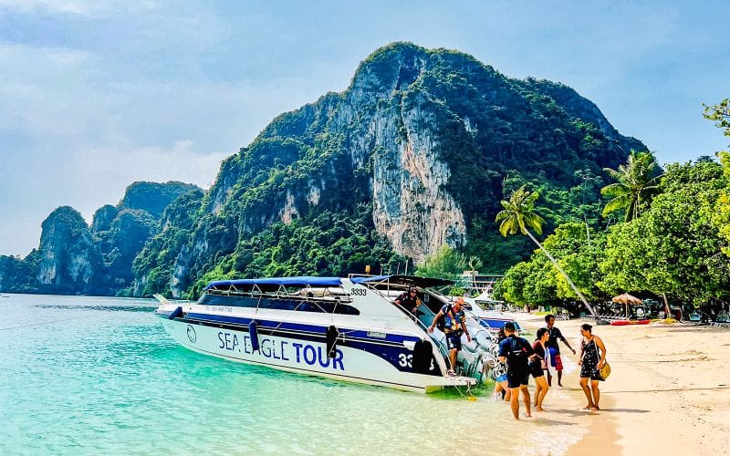 Billet Au départ de Krabi : Early Bird Phi Phi & 4 Islands Tour by Speedboat avec petit déjeuner, déjeuner et transferts.