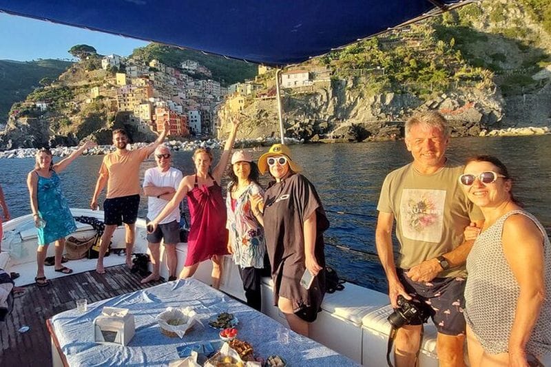 Billet Balade en bateau au coucher du soleil à Cinque Terre depuis Monterosso
