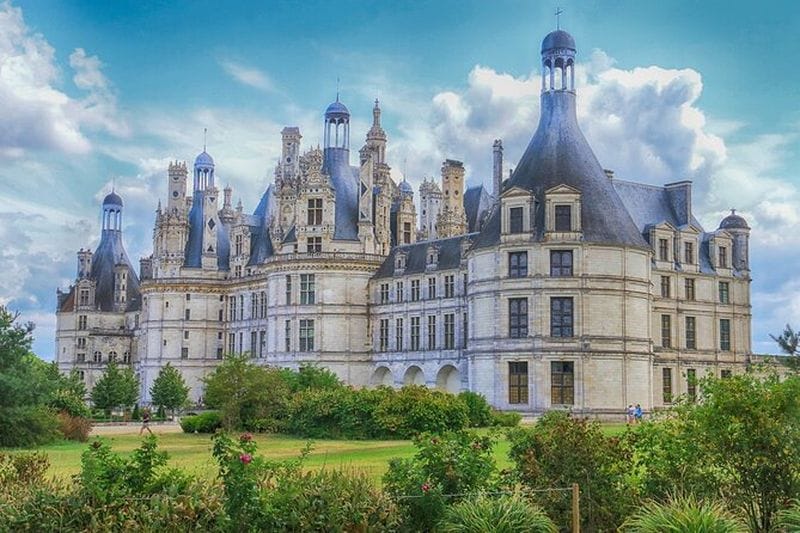Billet Excursion aux châteaux de Chambord et Chenonceau et aux grottes d'Ambacia depuis Tours