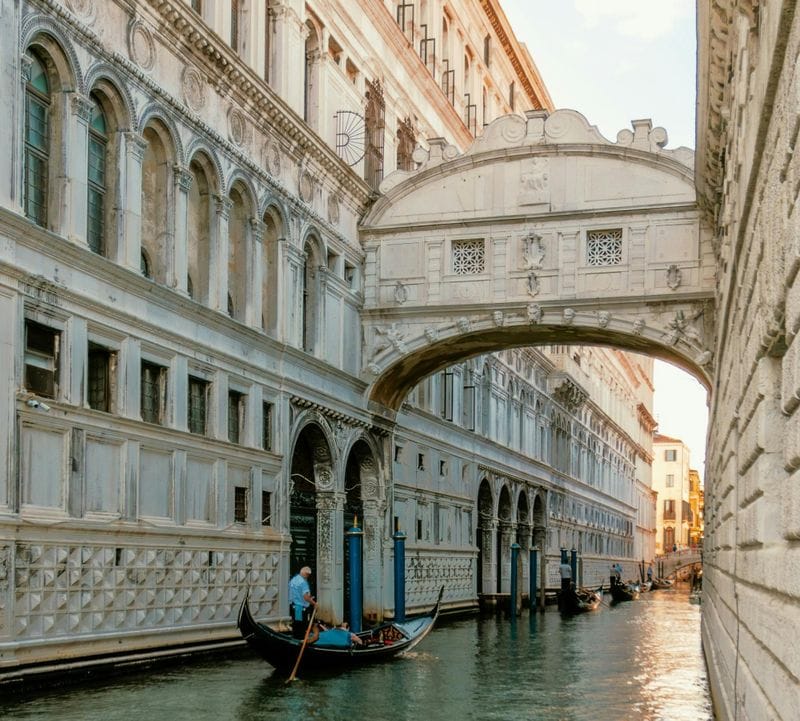 Billet Promenade en gondole partagée sous le pont des Soupirs