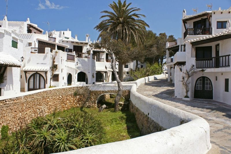 Billet Excursion à vélo électrique dans le sud de Minorque avec le village de Binibeca