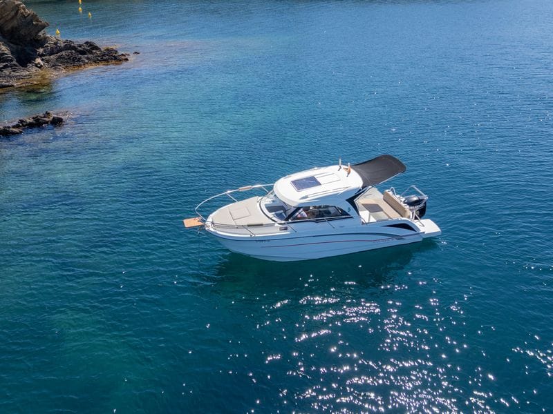 Billet Location de bateau - Bénéteau Antares 8 OB (Motorboat)