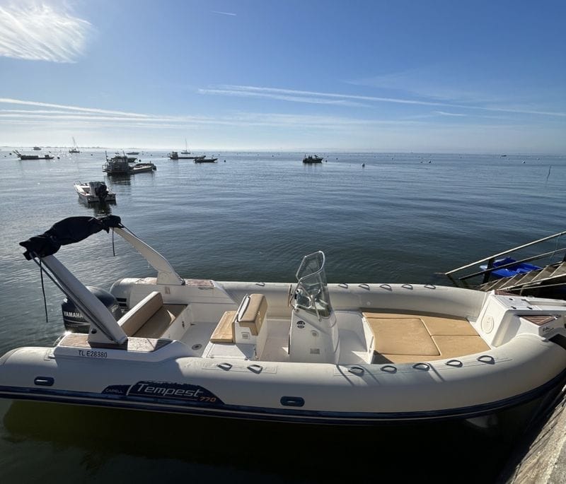 Billet Location de bateau - Capelli Tempest 750 Top (Semi-rigid)