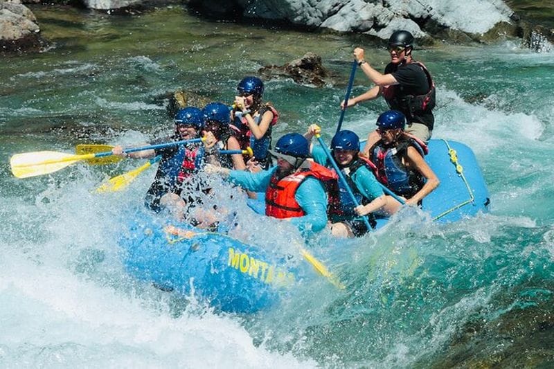 Billet Aventure d'une journée complète en rafting en eau vive dans le parc national des Glaciers - avec déjeuner!