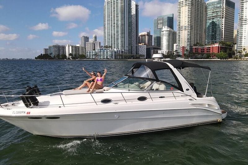 Billet Location d'un yacht privé de 37 pieds à Miami pour 12 personnes maximum