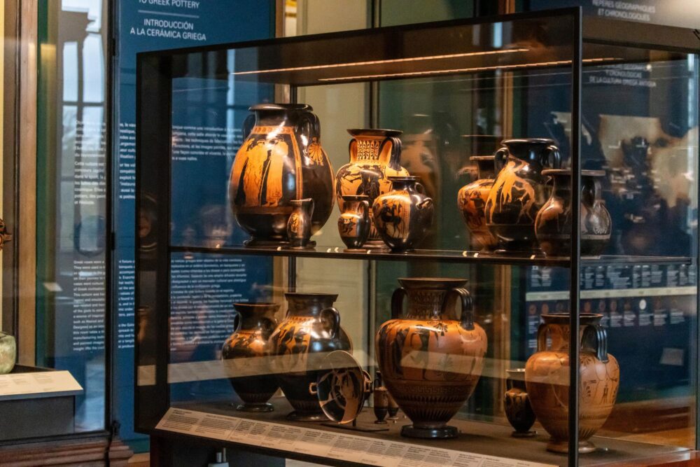 Poterie grecque antique au musée du Louvre